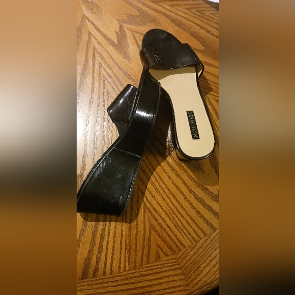 Womans size 7 patent leather wedge sandles - Picture 7 of 10